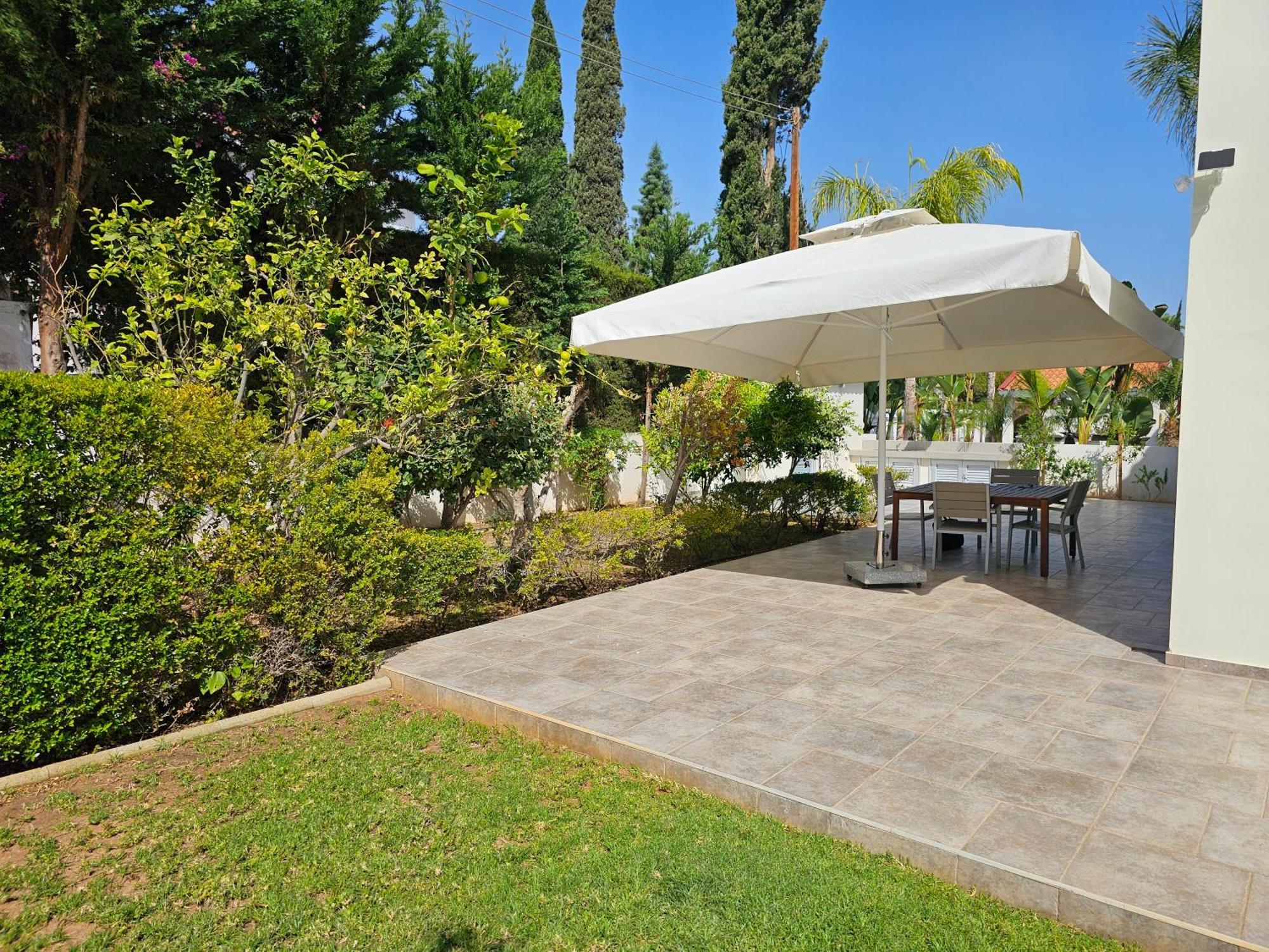Family Home โปรทาราส ภายนอก รูปภาพ