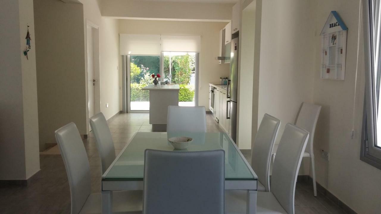 Family Home โปรทาราส ภายนอก รูปภาพ